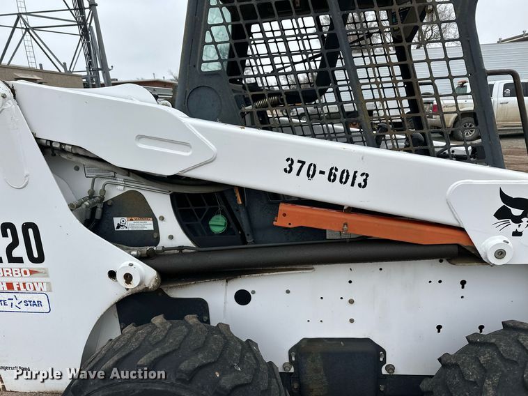image for item OA9505 Bobcat S220 skid steer loader
