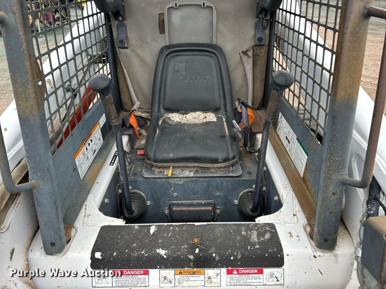 image for item OA9505 Bobcat S220 skid steer loader