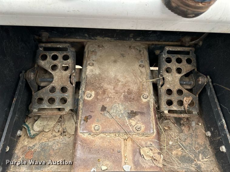 image for item OA9505 Bobcat S220 skid steer loader