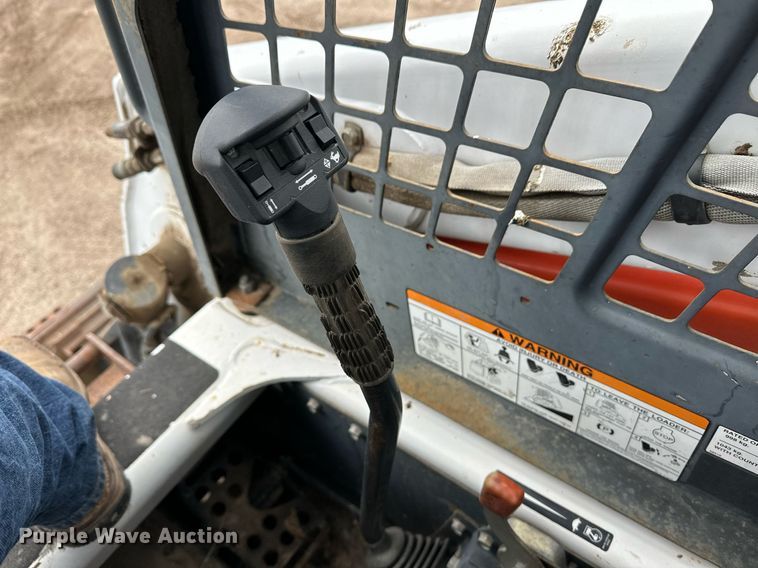 image for item OA9505 Bobcat S220 skid steer loader