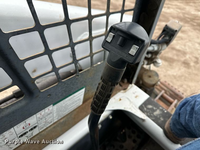 image for item OA9505 Bobcat S220 skid steer loader