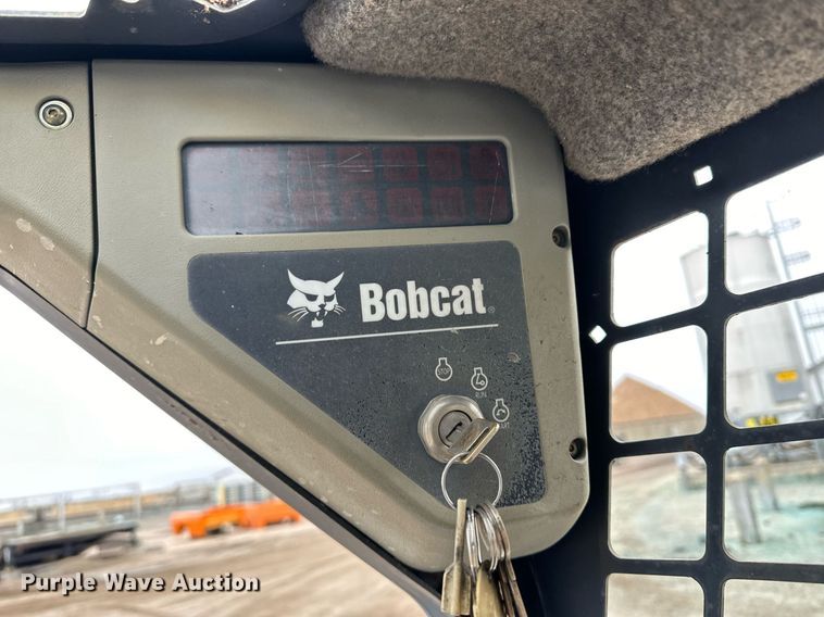 image for item OA9505 Bobcat S220 skid steer loader