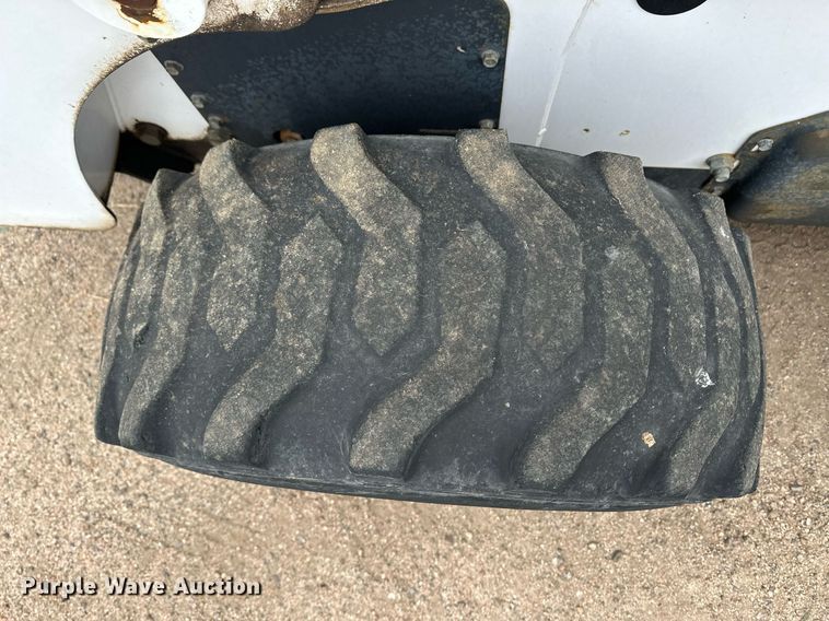 image for item OA9505 Bobcat S220 skid steer loader