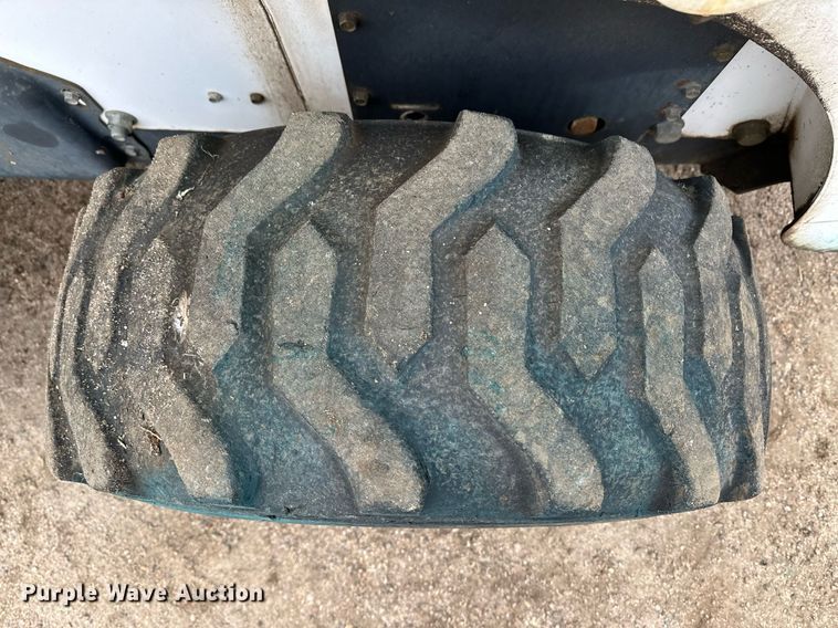 image for item OA9505 Bobcat S220 skid steer loader