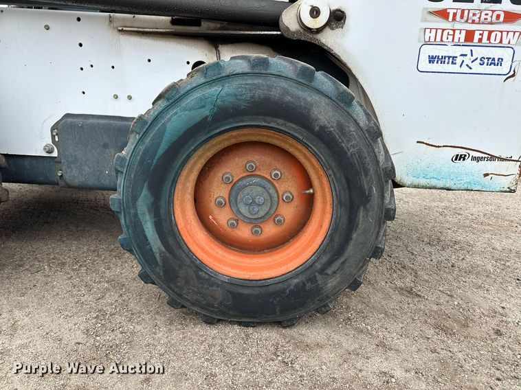 image for item OA9505 Bobcat S220 skid steer loader