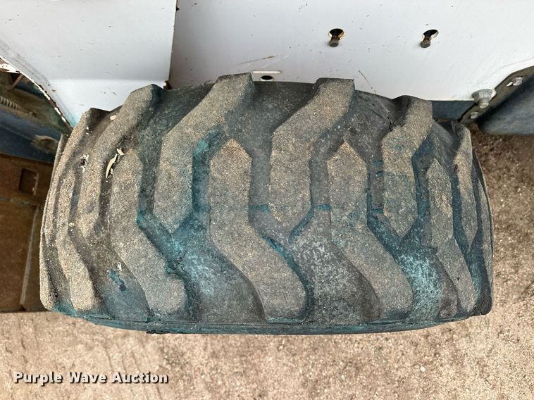 image for item OA9505 Bobcat S220 skid steer loader