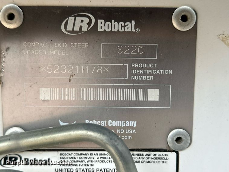 image for item OA9505 Bobcat S220 skid steer loader