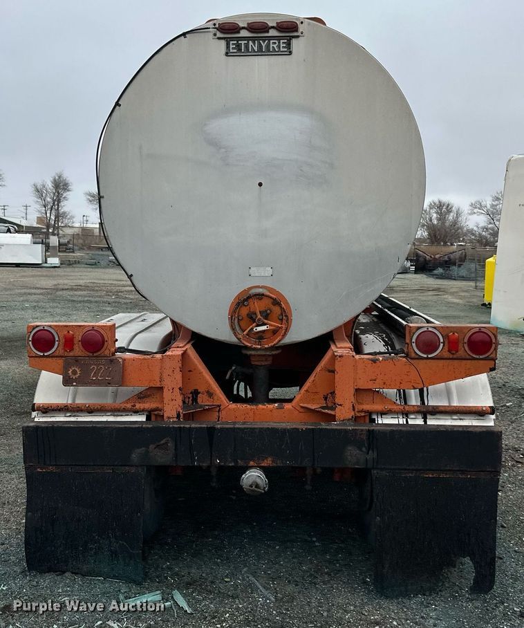 image for item OA9508 1986 Etnyre tank trailer