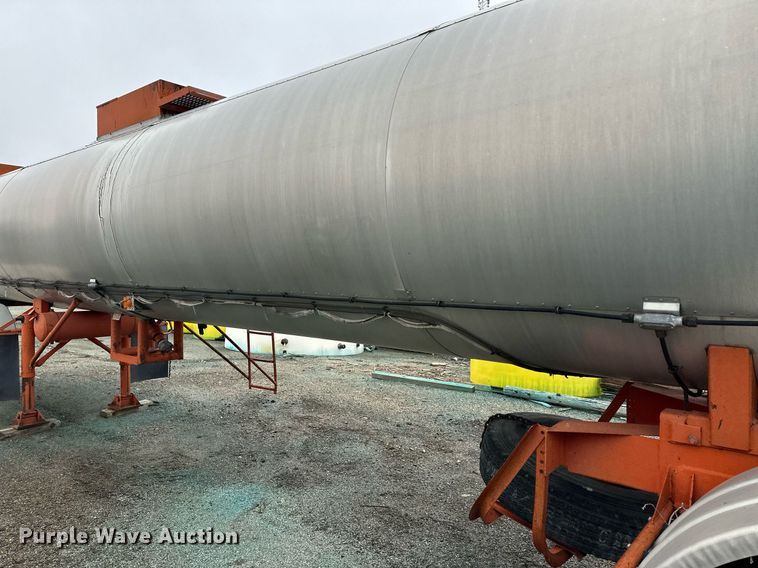 image for item OA9508 1986 Etnyre tank trailer