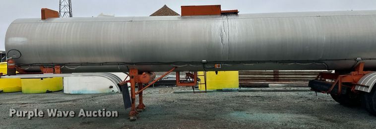 image for item OA9508 1986 Etnyre tank trailer