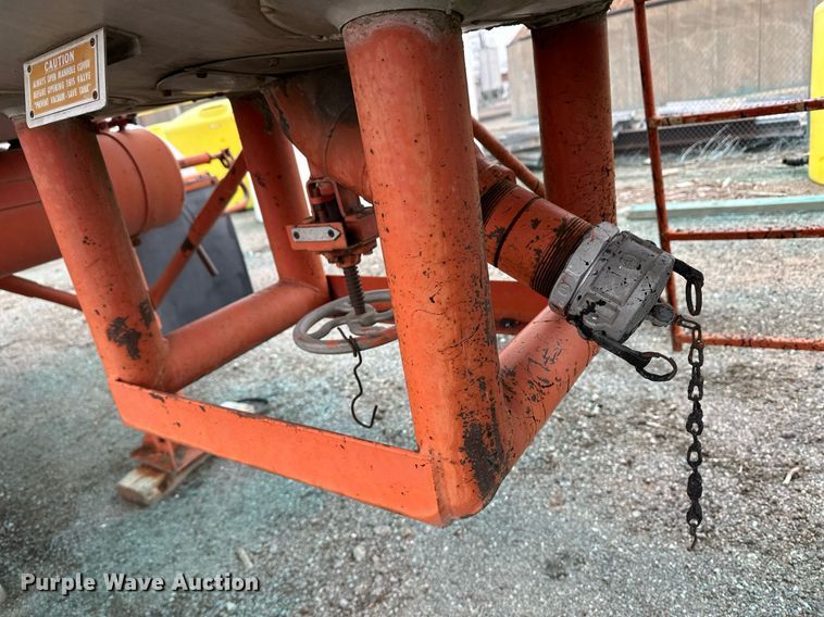 image for item OA9508 1986 Etnyre tank trailer