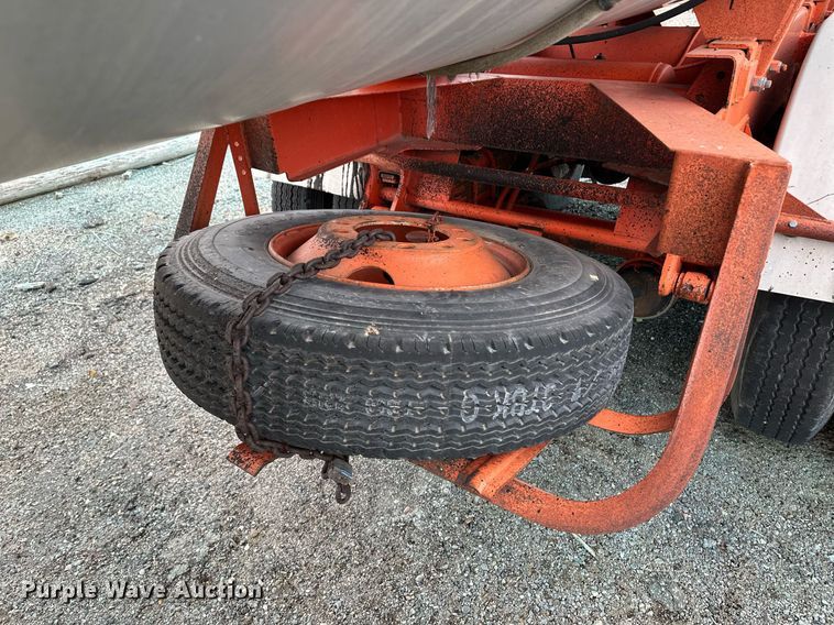 image for item OA9508 1986 Etnyre tank trailer