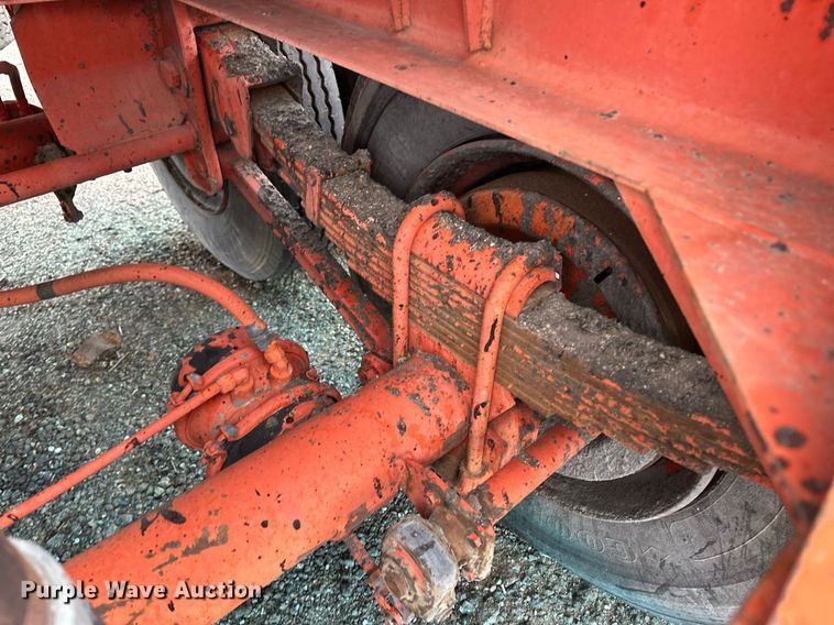 image for item OA9508 1986 Etnyre tank trailer