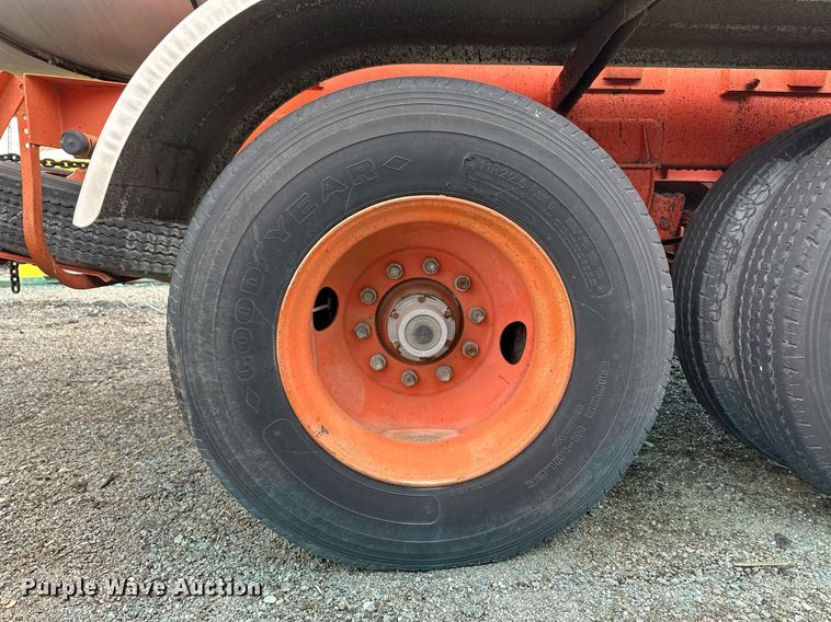 image for item OA9508 1986 Etnyre tank trailer