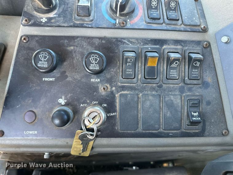 image for item OA9514 Champion 710A motor grader