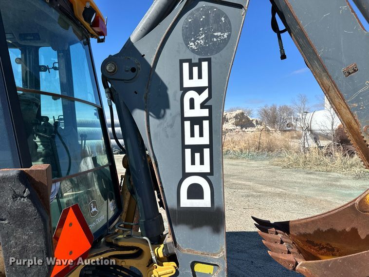 image for item OA9516 2007 John Deere 310J backhoe