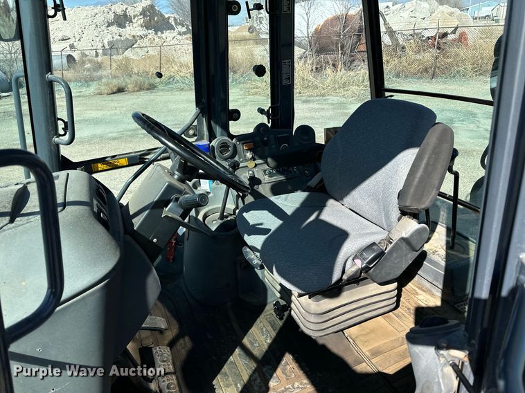 image for item OA9516 2007 John Deere 310J backhoe