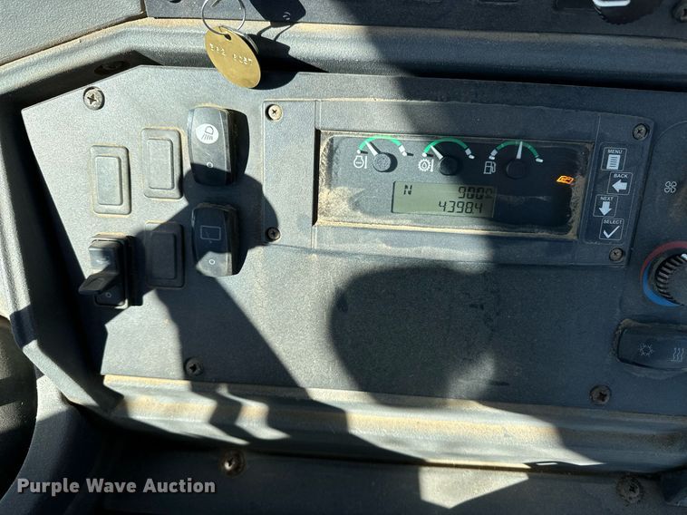 image for item OA9516 2007 John Deere 310J backhoe