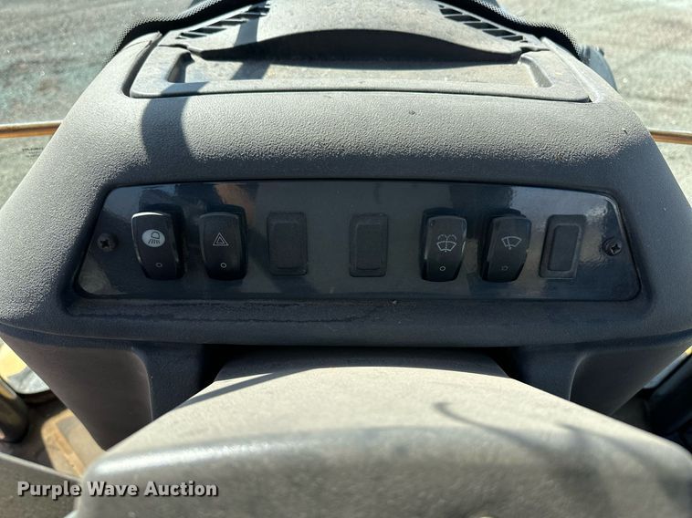 image for item OA9516 2007 John Deere 310J backhoe