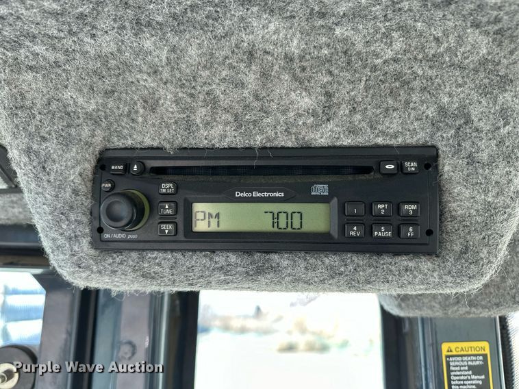 image for item OA9516 2007 John Deere 310J backhoe