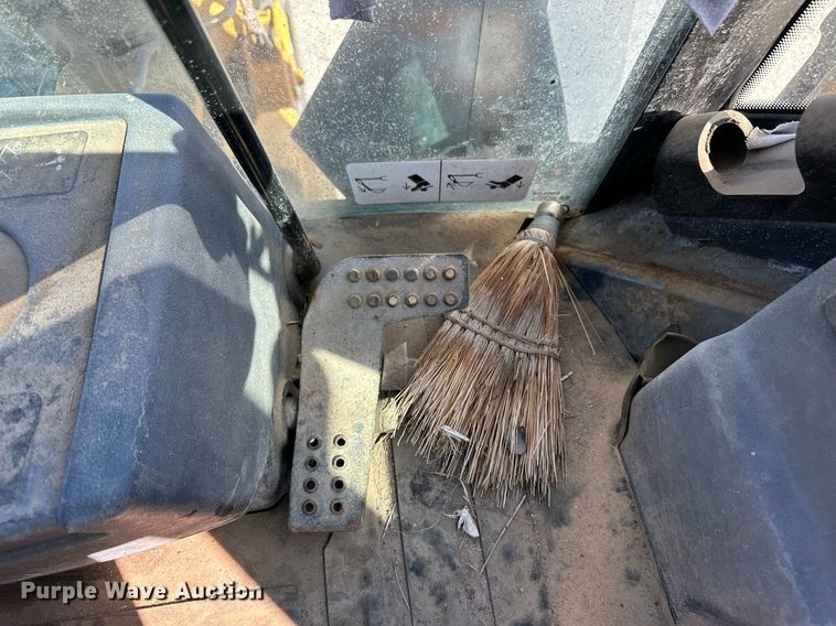 image for item OA9516 2007 John Deere 310J backhoe