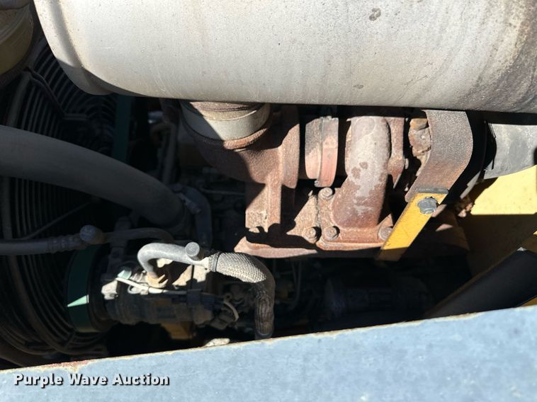 image for item OA9516 2007 John Deere 310J backhoe