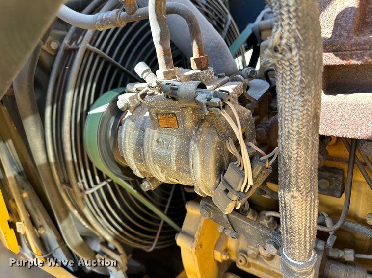 image for item OA9516 2007 John Deere 310J backhoe