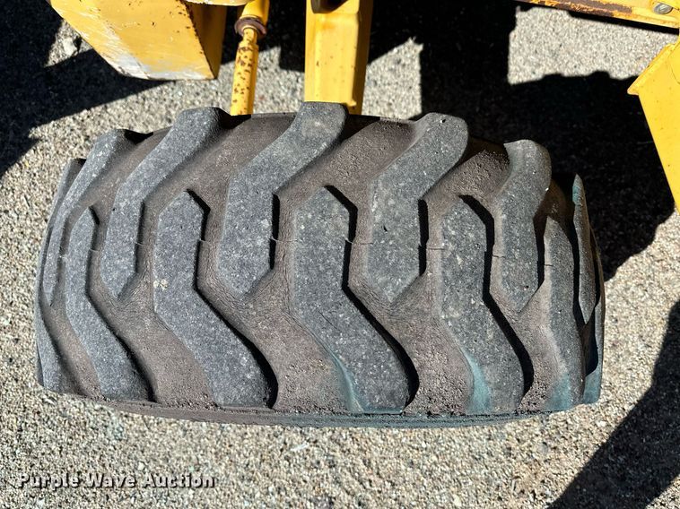 image for item OA9516 2007 John Deere 310J backhoe