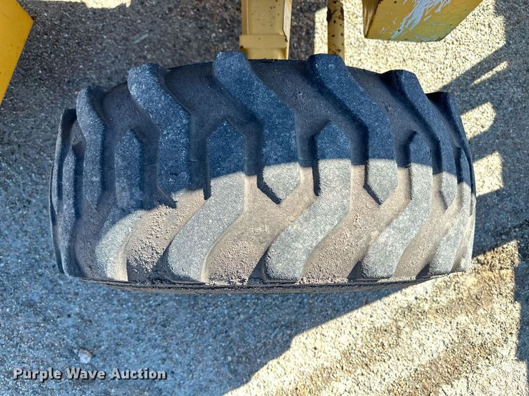 image for item OA9516 2007 John Deere 310J backhoe