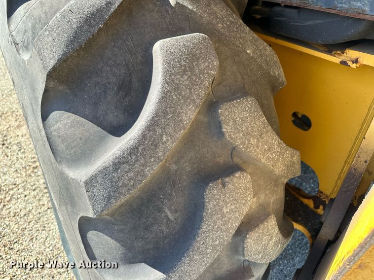 image for item OA9516 2007 John Deere 310J backhoe