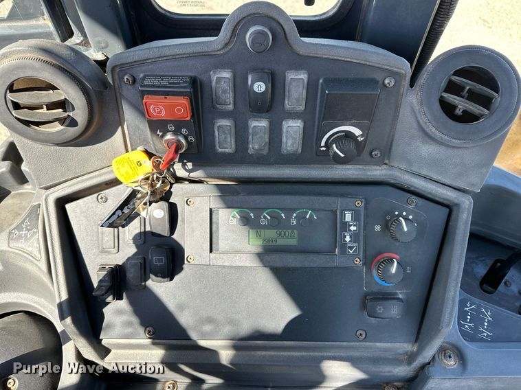 image for item OA9517 2008 John Deere 310J backhoe