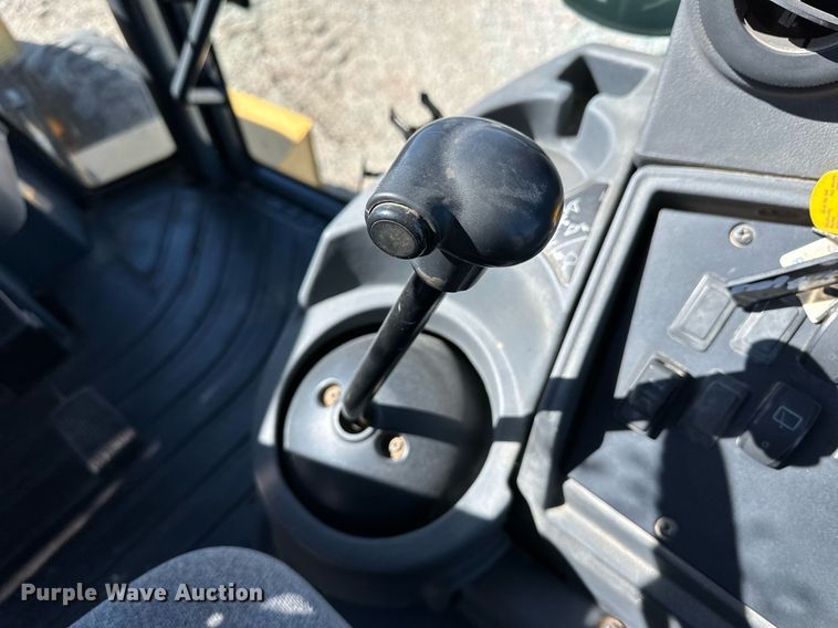 image for item OA9517 2008 John Deere 310J backhoe