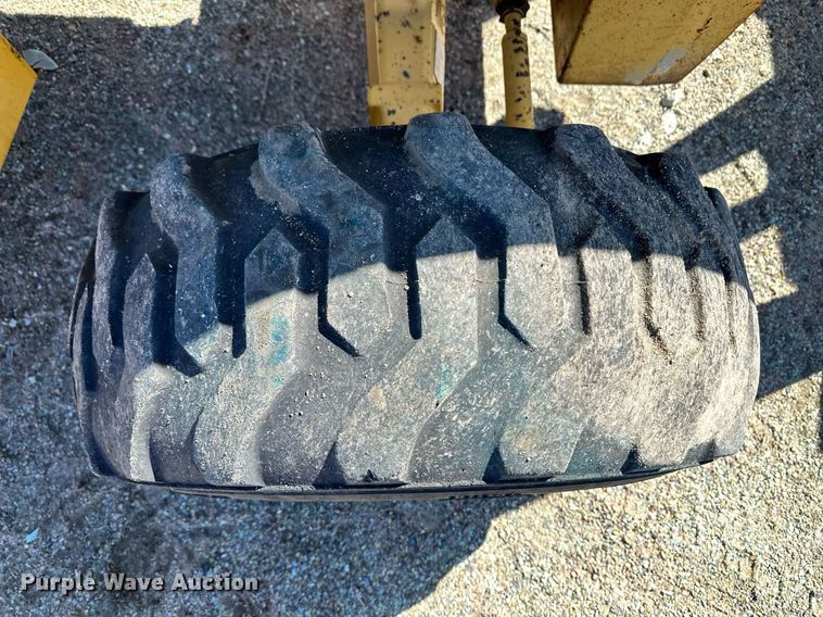 image for item OA9517 2008 John Deere 310J backhoe