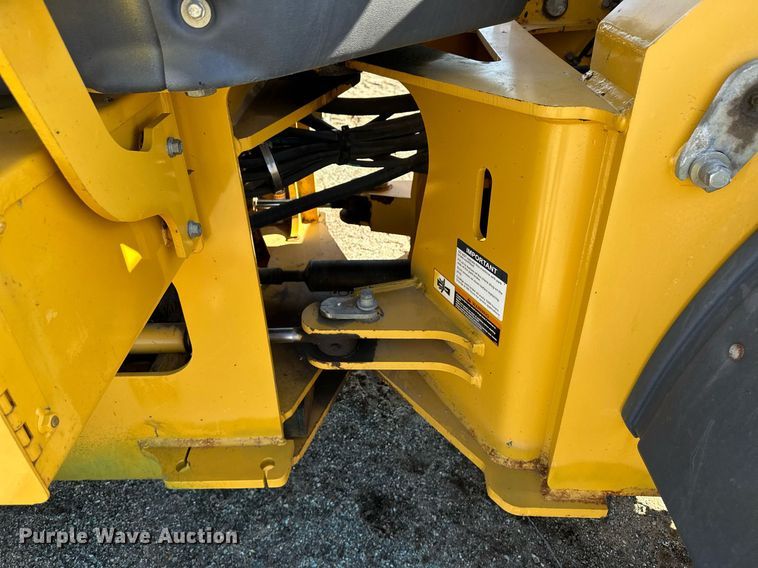 image for item OA9519 2006 John Deere 444J wheel loader