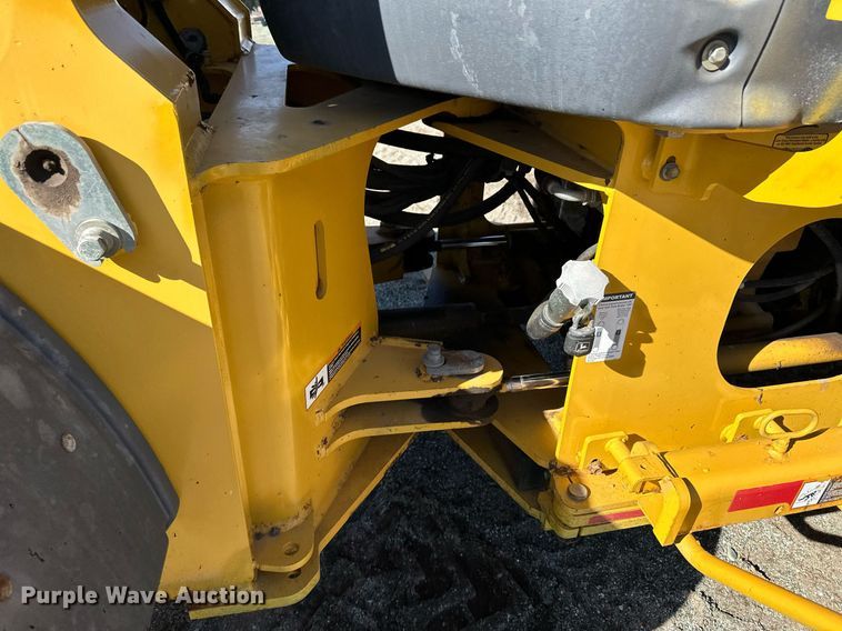 image for item OA9519 2006 John Deere 444J wheel loader