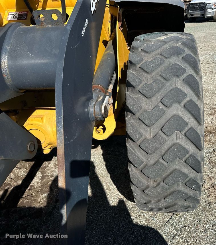 image for item OA9519 2006 John Deere 444J wheel loader