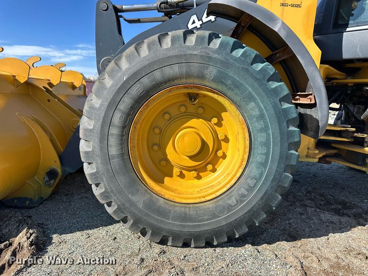 image for item OA9519 2006 John Deere 444J wheel loader