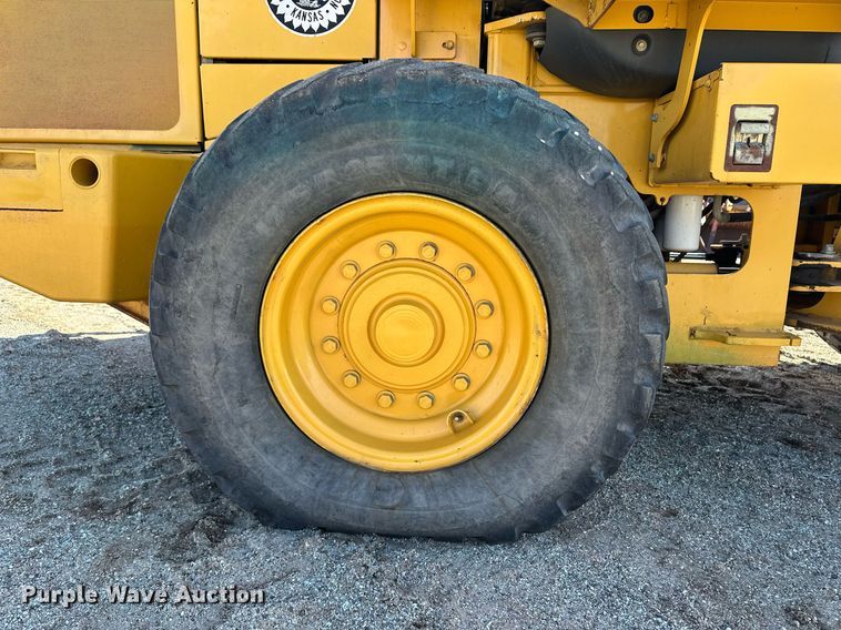 image for item OA9519 2006 John Deere 444J wheel loader