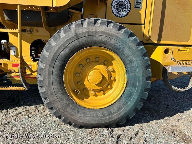 image for item OA9519 2006 John Deere 444J wheel loader