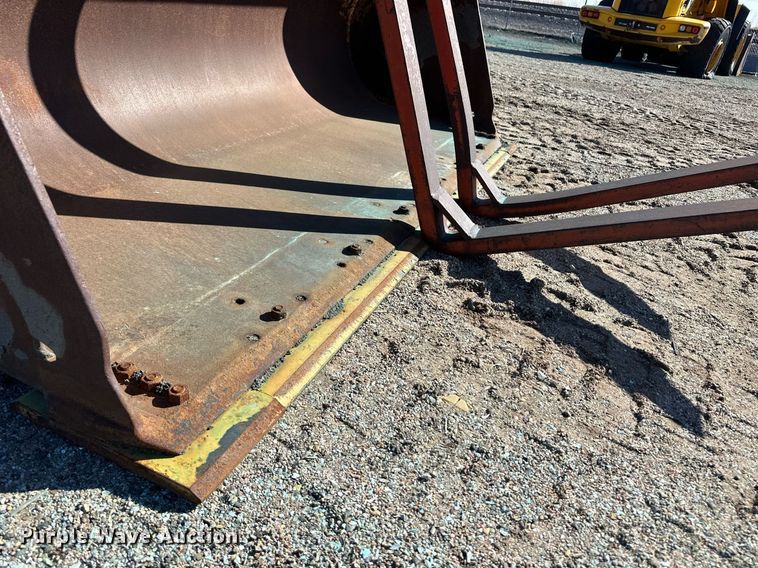 image for item OA9520 2006 John Deere 444J wheel loader