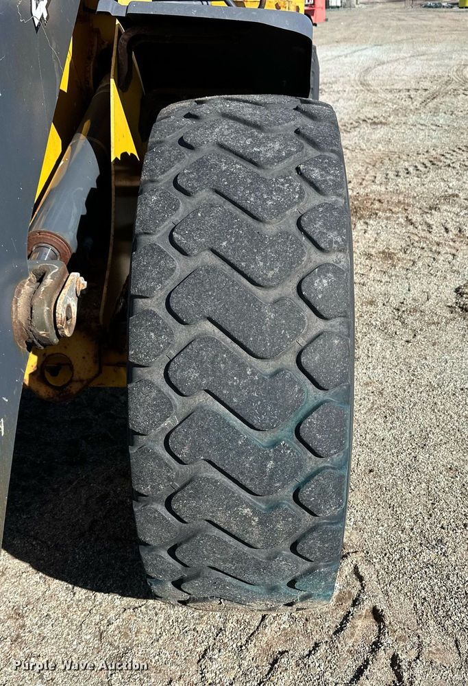 image for item OA9520 2006 John Deere 444J wheel loader