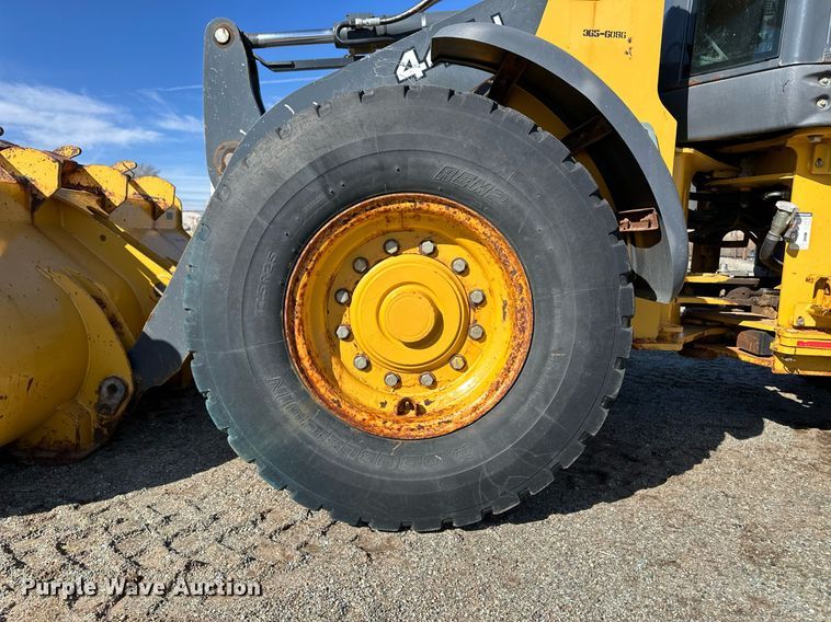 image for item OA9520 2006 John Deere 444J wheel loader