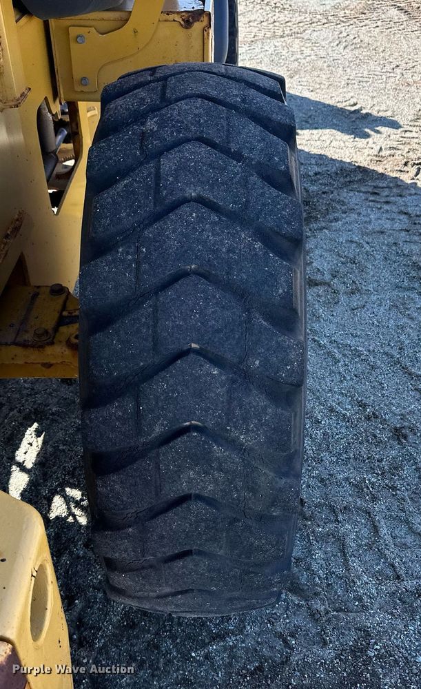 image for item OA9520 2006 John Deere 444J wheel loader