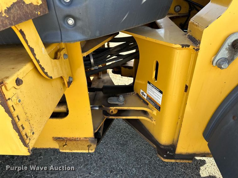 image for item OA9521 2006 John Deere 444J wheel loader