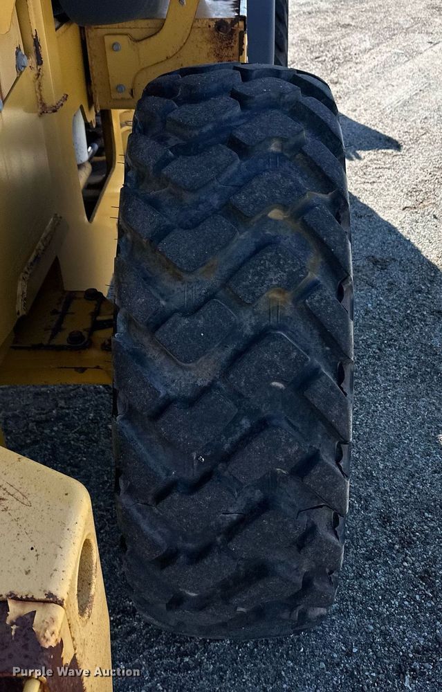 image for item OA9521 2006 John Deere 444J wheel loader