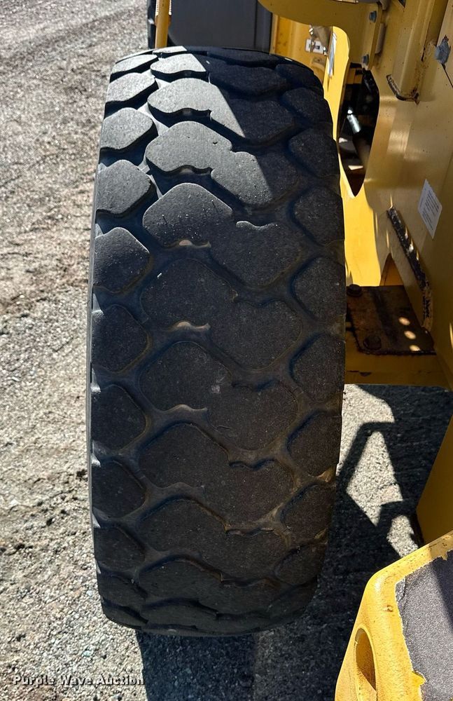 image for item OA9521 2006 John Deere 444J wheel loader