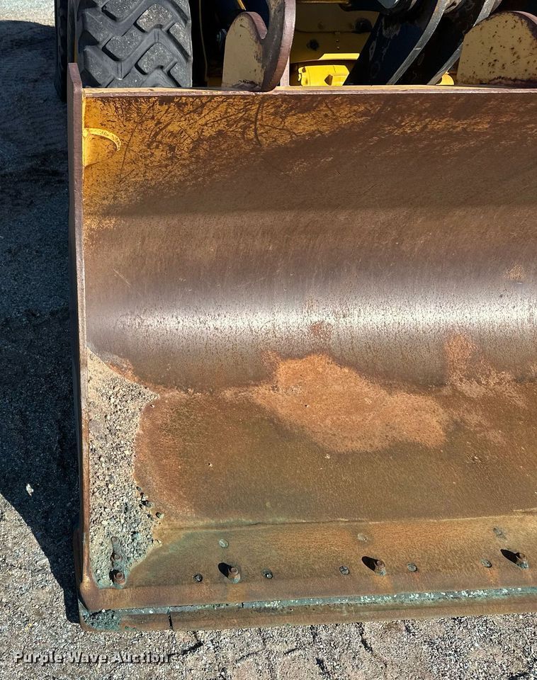 image for item OA9522 2006 John Deere 444J wheel loader