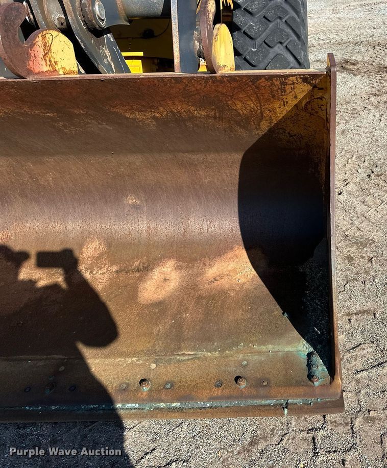 image for item OA9522 2006 John Deere 444J wheel loader