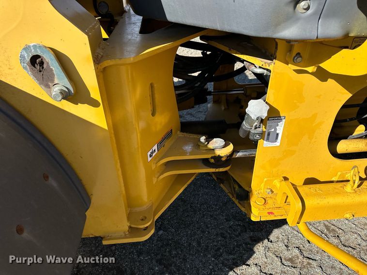 image for item OA9522 2006 John Deere 444J wheel loader