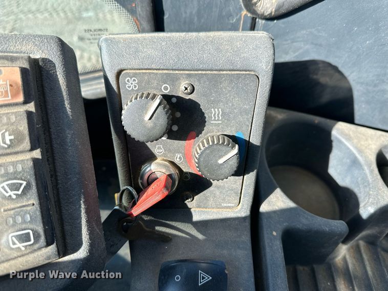 image for item OA9522 2006 John Deere 444J wheel loader